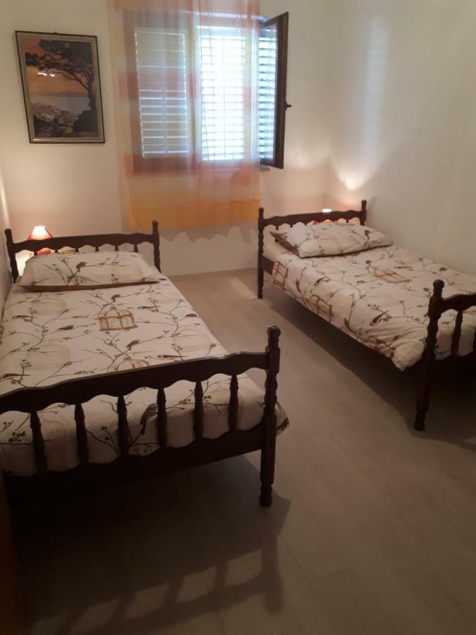 Apartments Njivice Bajcic Екстериор снимка